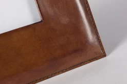 MANHATTAN, Picture Frame, Brown Leather, 13x18 -Boutique De Décoration https3A2F2Fwww.flamant.com2Fmedia2Fcatalog2Fproduct2F12F72F17019 14 03 2023T133A373A54