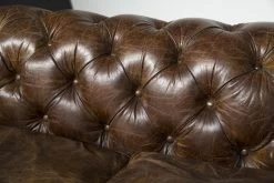 EDINBURGH, Sofa, Chesterfield, Leather, Dark Brown, Three-seater -Boutique De Décoration https3A2F2Fwww.flamant.com2Fmedia2Fcatalog2Fproduct2F22F22F22 14 03 2023T113A523A46