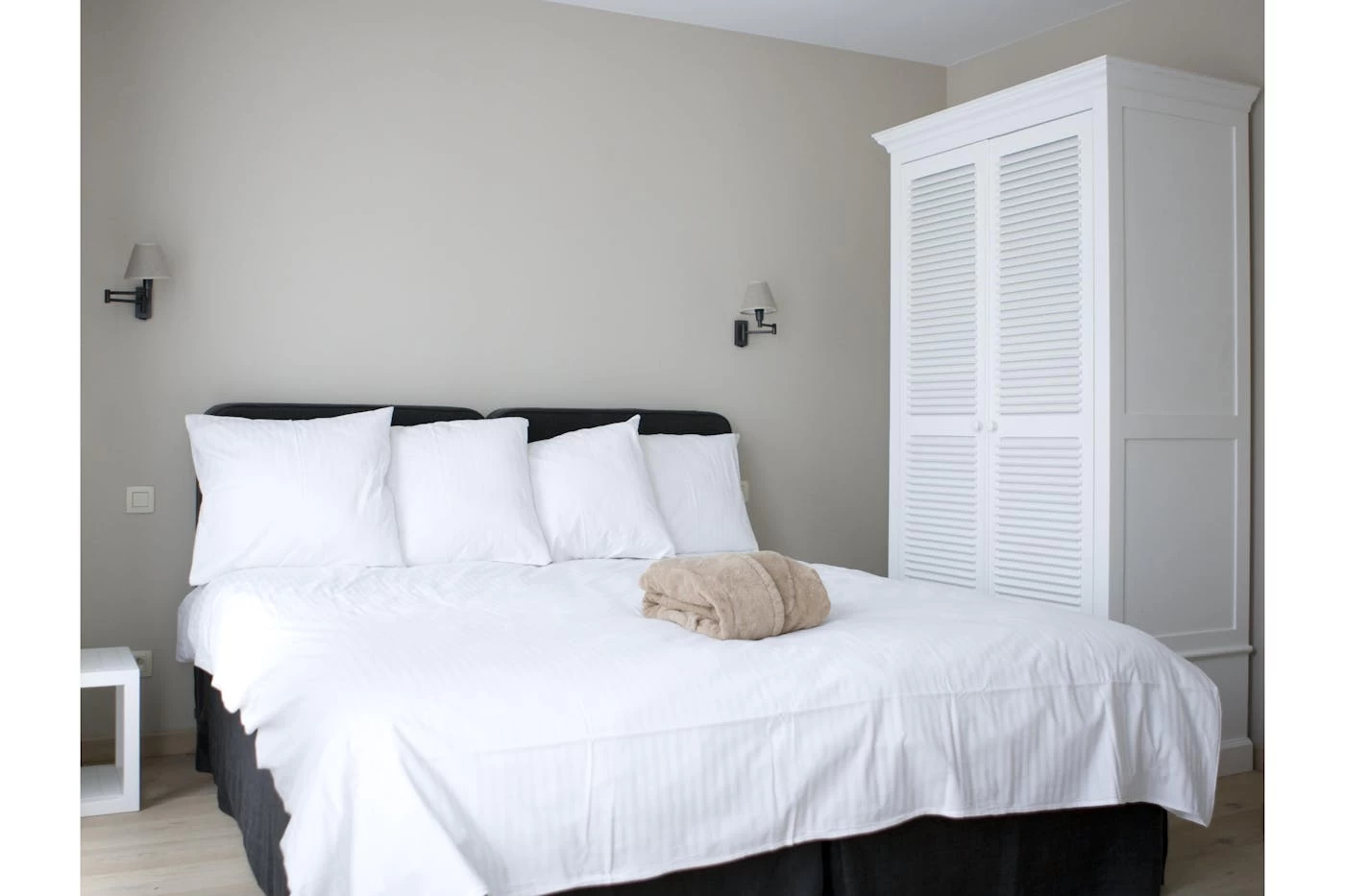 MARIE, Wardrobe, White, 2 Doors 2 MARIE, Wardrobe, White, 2 Doors – Image 2