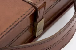 MANHATTAN, Backgammon, Brown Leather -Boutique De Décoration https3A2F2Fwww.flamant.com2Fmedia2Fcatalog2Fproduct2F32F02F30837 14 03 2023T203A383A00