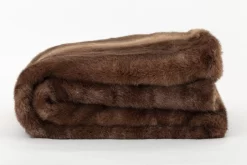HIROM, Plaid, Faux Fur -Boutique De Décoration https3A2F2Fwww.flamant.com2Fmedia2Fcatalog2Fproduct2F32F62F3678 14 03 2023T143A323A08