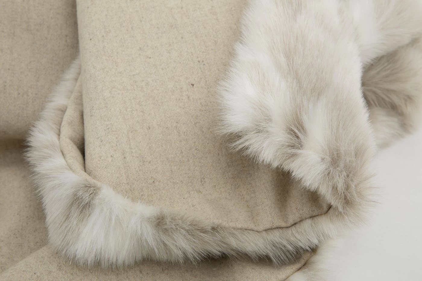 LARKIN, Plaid, Faux Fur 5 LARKIN, Plaid, Faux Fur – Image 5