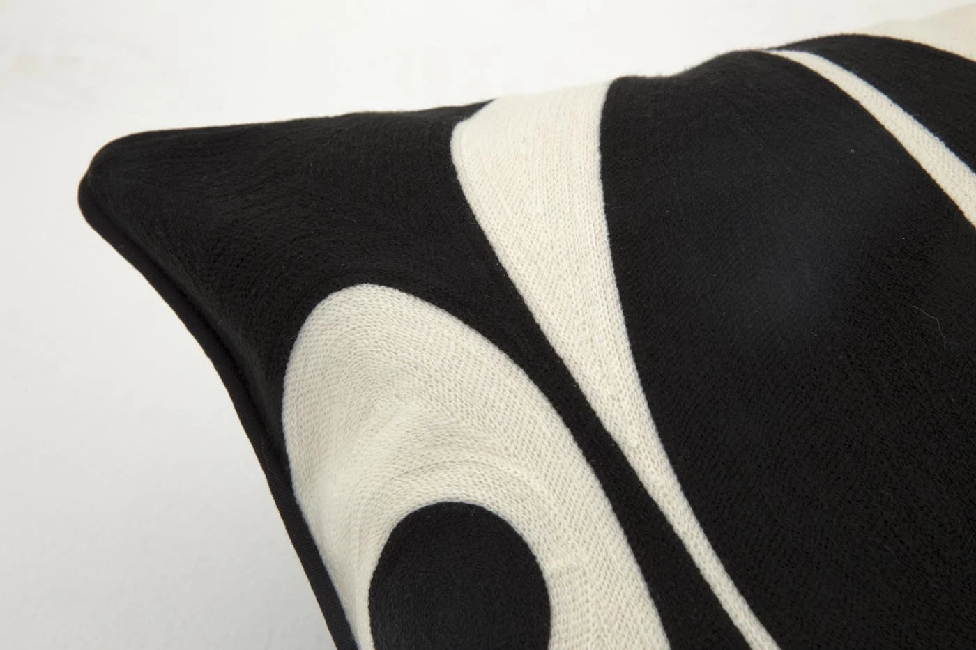 TORO, Cushion, Model 2 3 TORO, Cushion, Model 2 – Image 3