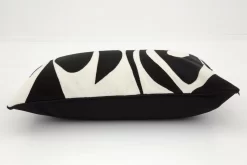 TORO, Cushion, Model 2 9 TORO, Cushion, Model 2 -Boutique De Décoration https3A2F2Fwww.flamant.com2Fmedia2Fcatalog2Fproduct2F42F02F40477 14 03 2023T143A553A36