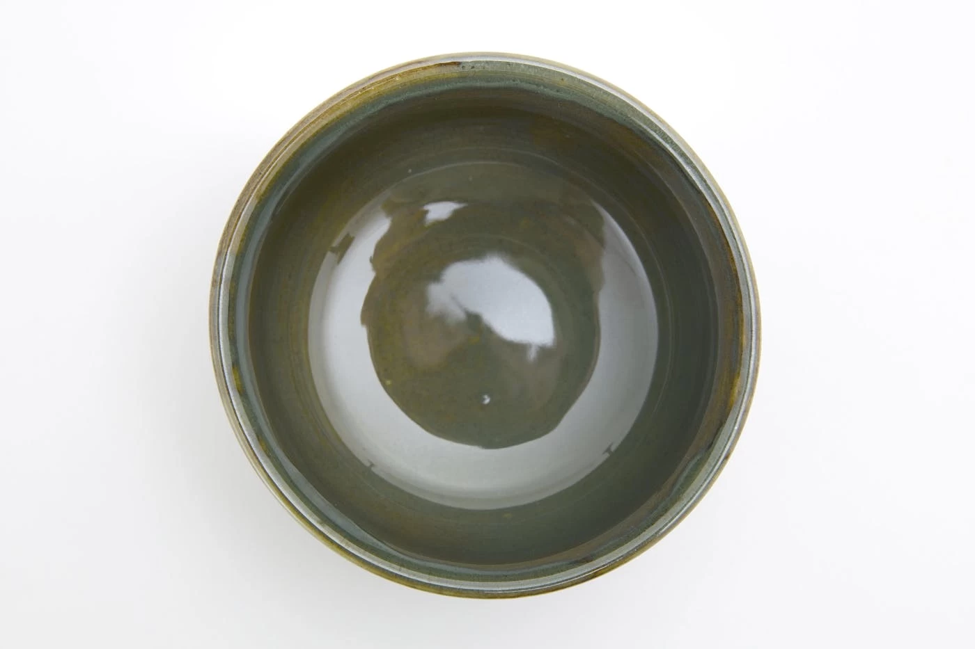 CAMERON, Bowl, Handmade Pottery, Green, L, Model 2 3 CAMERON, Bowl, Handmade Pottery, Green, L, Model 2 – Image 3