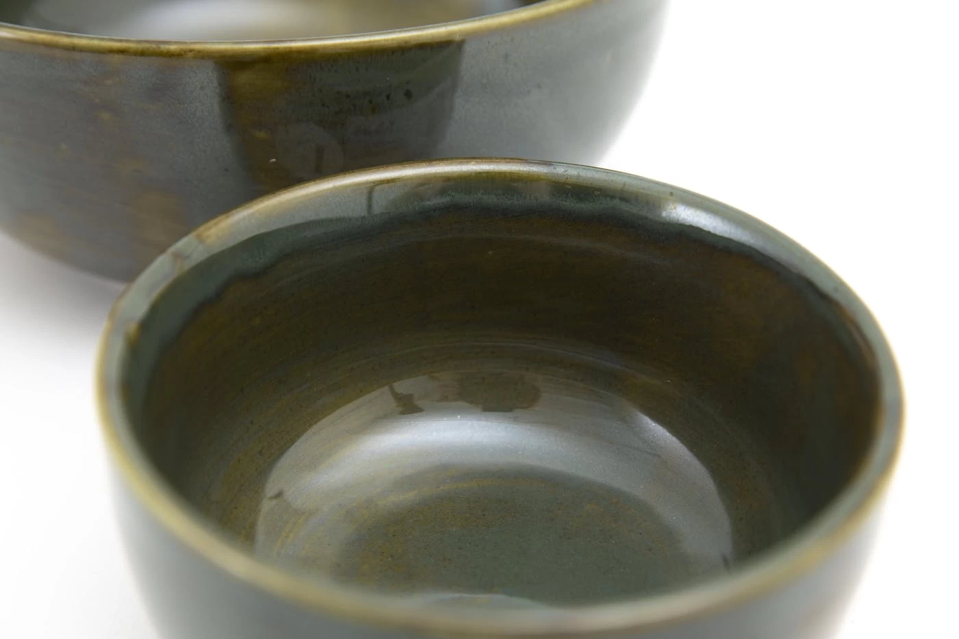 CAMERON, Bowl, Handmade Pottery, Green, L, Model 2 5 CAMERON, Bowl, Handmade Pottery, Green, L, Model 2 – Image 5