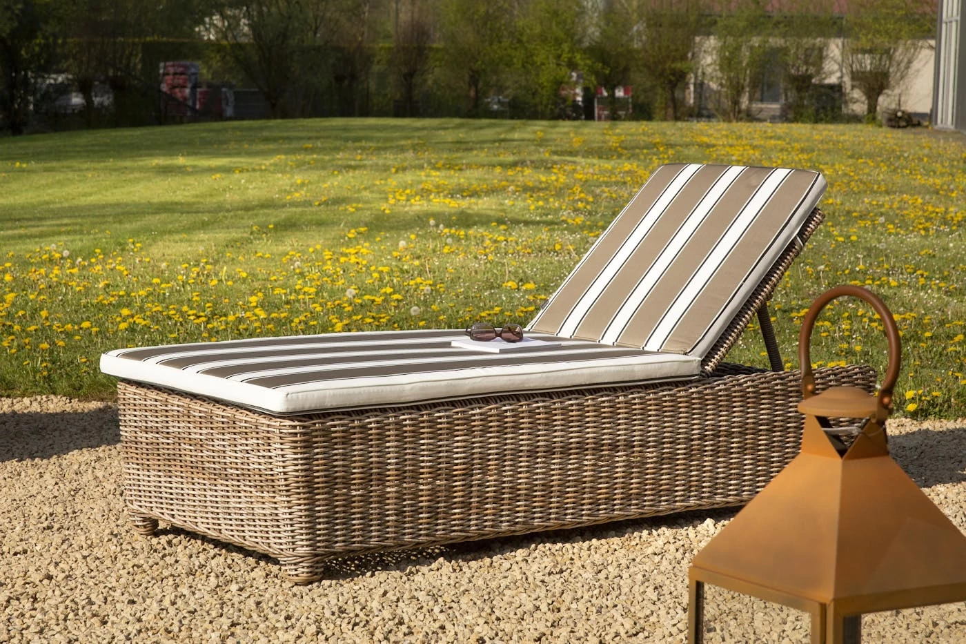 HILLS, Sunbed, With Cushion Curiosity 2 HILLS, Sunbed, With Cushion Curiosity – Image 2