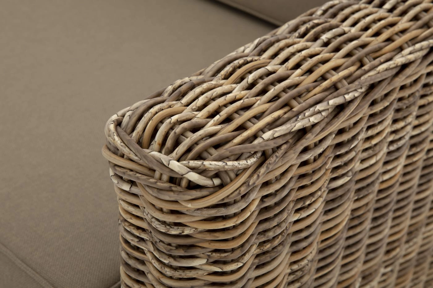 HILLS, Garden Sofa, With Cushion, 2,5 Seater 6 HILLS, Garden Sofa, With Cushion, 2,5 Seater – Image 6