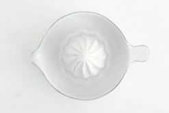 JILLE, Citrus Juicer, Ceramic, White 9 JILLE, Citrus Juicer, Ceramic, White -Boutique De Décoration https3A2F2Fwww.flamant.com2Fmedia2Fcatalog2Fproduct2F82F42F8419 14 03 2023T173A013A35