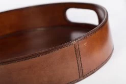 MANHATTAN, Tray, Brown Leather, Round -Boutique De Décoration https3A2F2Fwww.flamant.com2Fmedia2Fcatalog2Fproduct2F92F52F9520 14 03 2023T173A283A37