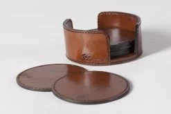MANHATTAN, Coaster, Round, Brown Leather, Set Of 6 -Boutique De Décoration https3A2F2Fwww.flamant.com2Fmedia2Fcatalog2Fproduct2F92F62F9625 14 03 2023T173A313A40