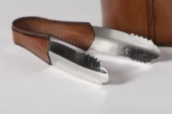 MANHATTAN, Ice Bucket, Brown Leather -Boutique De Décoration https3A2F2Fwww.flamant.com2Fmedia2Fcatalog2Fproduct2F92F92F9956 14 03 2023T173A403A59